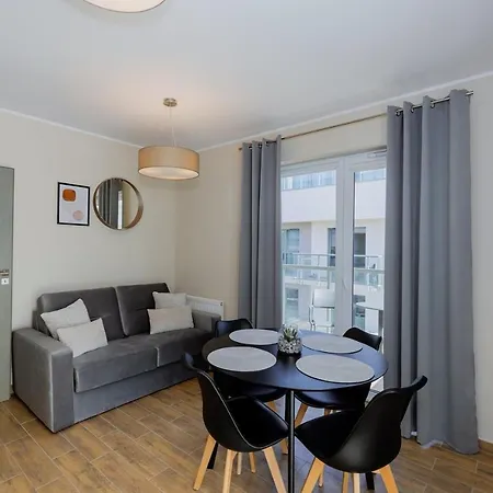 Sun Seasons 24 - Na Wiejskiej Apartment