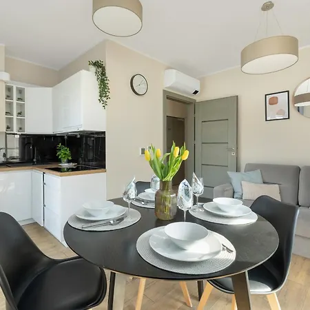 Jasny Sun Seasons 24 Z Umeblowanym Balkonem I Parkingiem By Renters Appartamento Ustronie Morskie